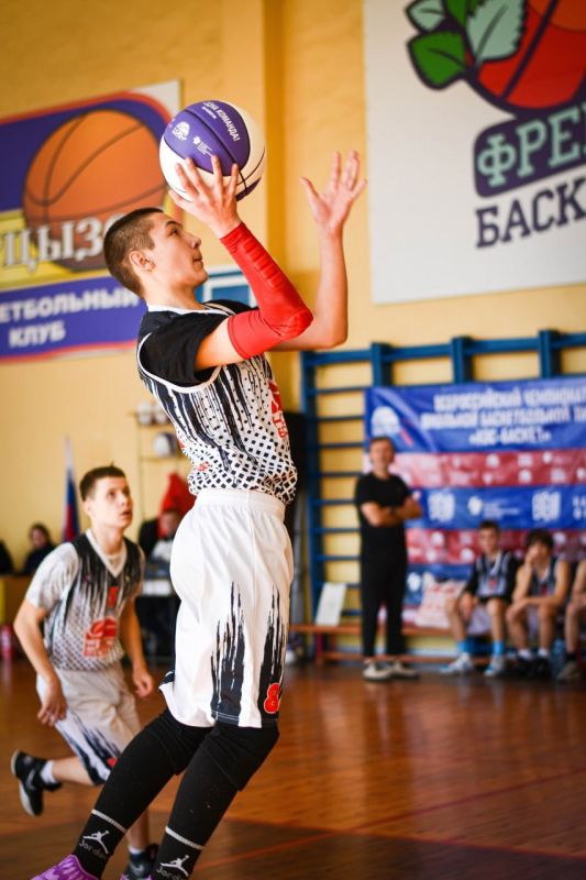 В этом году школьники Донецкой Народной Республики впервые принимают участие в Чемпионате ШБЛ «КЭС-БАСКЕТ»