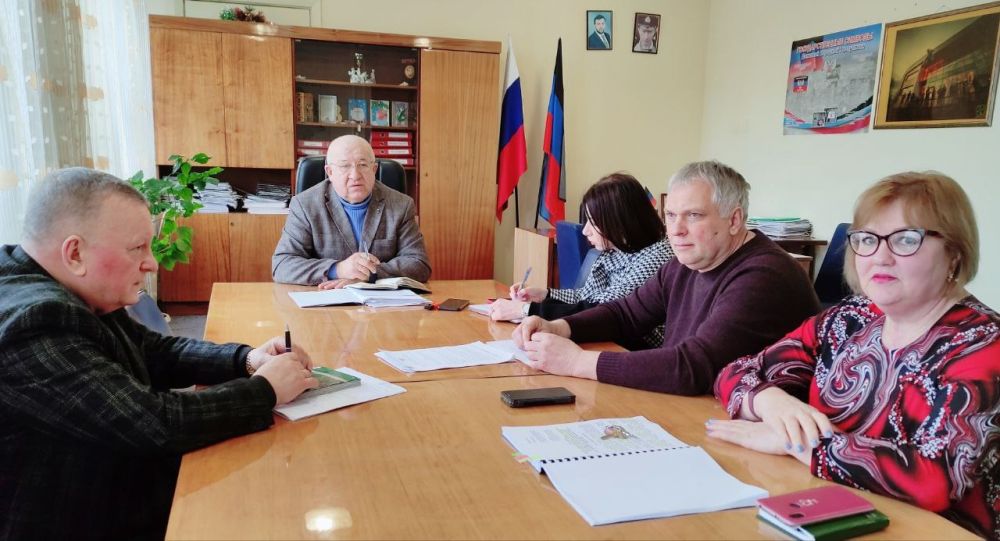 Наталья Бегуненко: Сегодня, 1 марта, первый заместитель главы администрации Петровского района г. Донецка Плахутин Юрий Иванович провёл совещание по вопросам социального характера