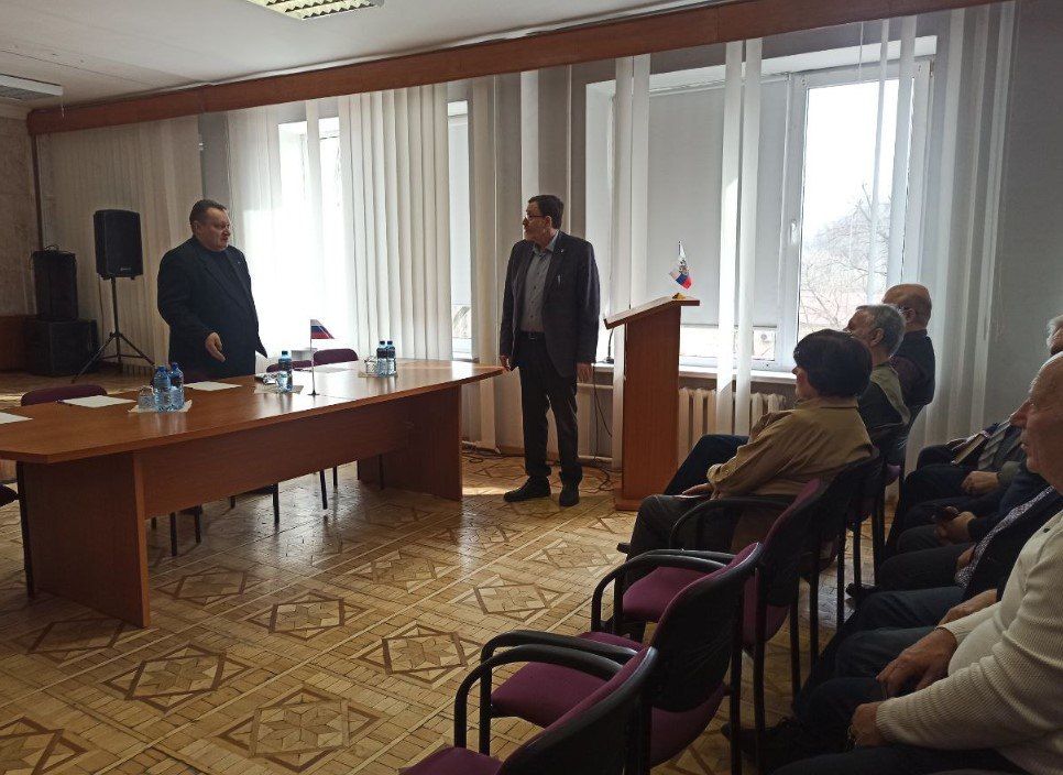 Сегодня, 20 февраля, глава администрации Киевского района Валентин Левченко провел встречу с трудовым коллективом ФГБНУ "РАНИМИ"