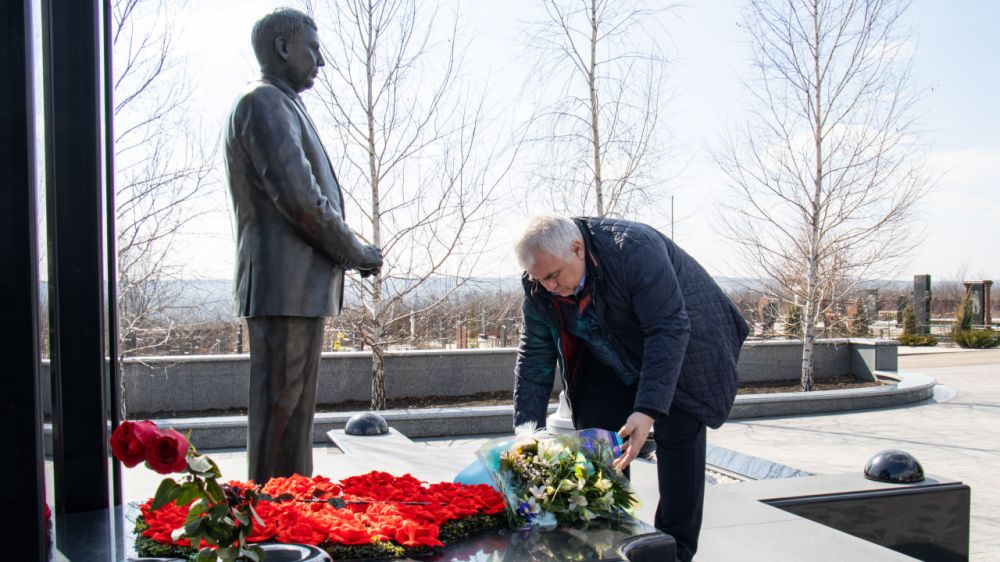 Депутат Государственной Думы Казбек Тайсаев почтил память героев ДНР и России