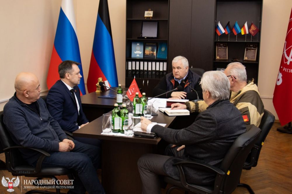 Казбек Тайсаев и депутаты КПРФ провели рабочую встречу по вопросам помощи жителям новых регионов