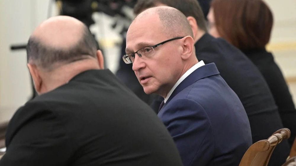 Кириенко посетил коксохимзавод и передал гумпомощь жителям Авдеевки