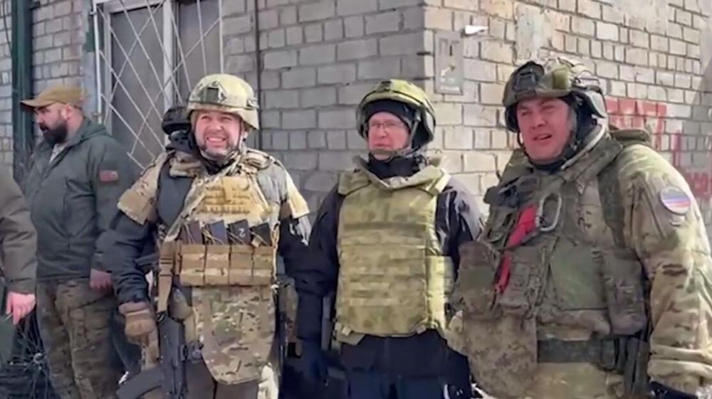 "Люди просят обеспечить их работой": Пушилин и Кириенко посетили Авдеевку