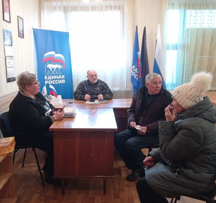 Сегодня, 12 марта, в общественной приемной партии "Единая Россия" Киевского района города Донецка, депутат Народного Совета ДНР Юрий Сивоконенко провел прием граждан