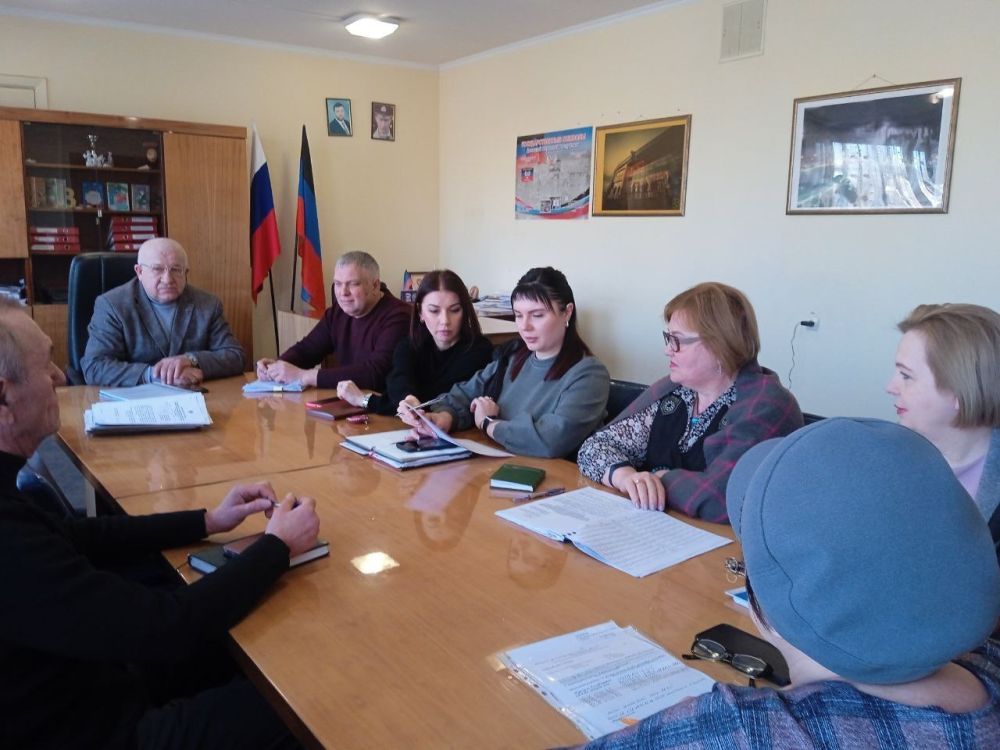 Наталья Бегуненко: Первый заместитель главы администрации Петровского района г. Донецка Плахутин Юрий Иванович, провёл комиссию по установлению причиненного ущерба жилым помещениям в результате боевых действий на территории Петровского района г. Донецка