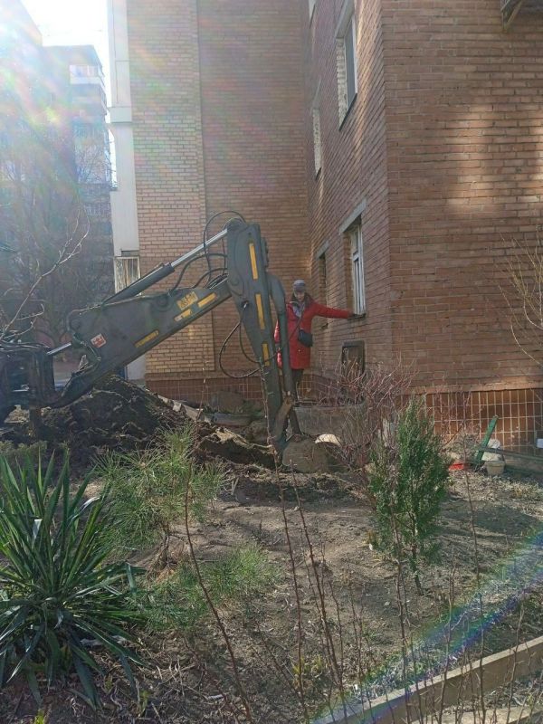 Василий Ткачук: ЖЭУ №2 МУП АГД "Управляющая компания Калининского района г. Донецка" завершены работы по замене ввода холодного водоснабжения на жилой дом № 20 "а" по проспекту Ильича