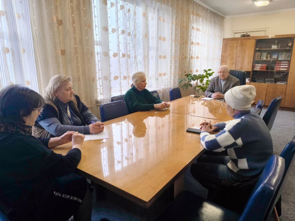 Наталья Бегуненко: Сегодня, 14 марта, первый заместитель главы администрации Петровского района г. Донецка Плахутин Юрий Иванович провёл рабочее совещание с инспекторами отдела по общим и организационным вопросам