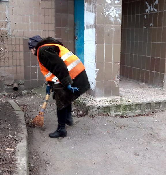 Иван Адамец: Ежедневно силами МУП АГД "УК Куйбышевского района" проводятся работы по благоустройству придомовой территории