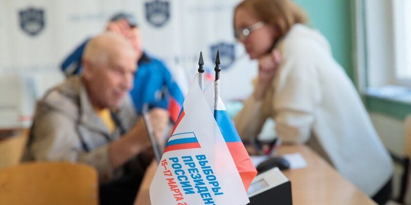 На донецком избирательном участке № 264, сегодня свои голоса за будущее нашего региона отдали депутаты народного совета ДНР