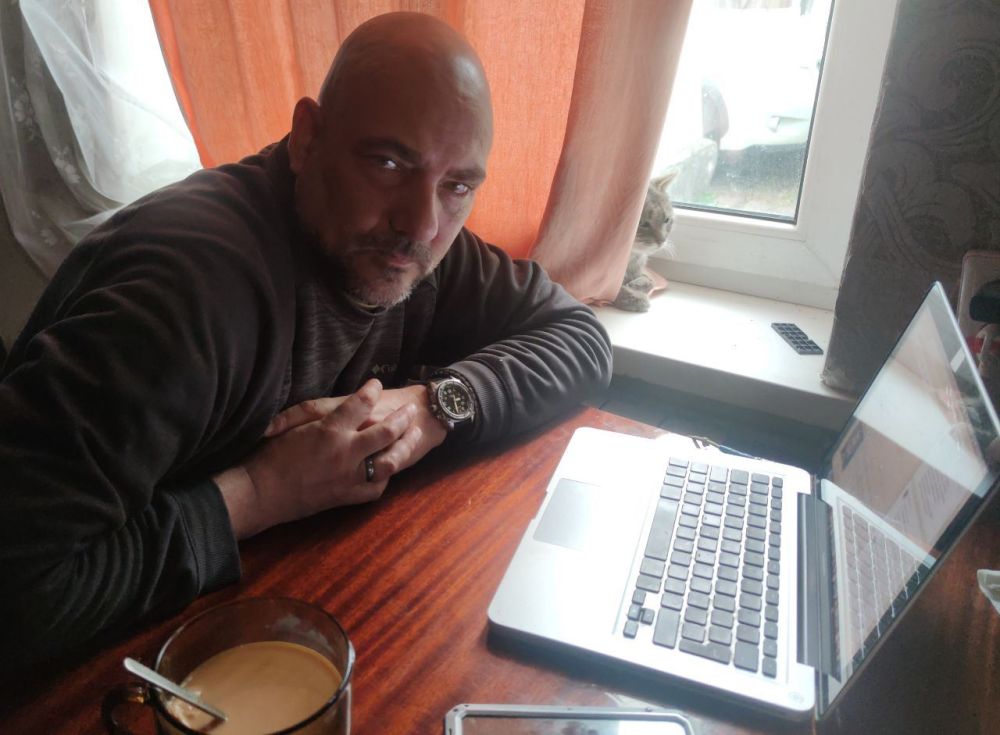 Дмитрий Стешин: Донецкая киса с буддийским именем Никак, бросив все дела, примчалась через час после моего прибытия, когда я был уверен, что навсегда потерял ее (задавило машиной, забрали и т.д.)