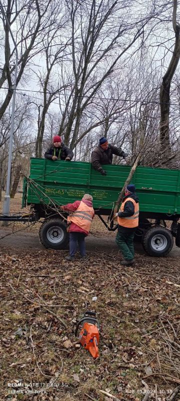 Василий Ткачук: Сегодня сотрудниками МУП АГД "ЗЕЛЕНСТРОЙ КАЛИНИНСКОГО РАЙОНА" выполнена уборка и вывоз ветвей с территории парка "Строитель" по улице Краснофлотской