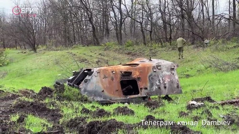 Чингис Дамбиев: Еще одна уничтоженная в районе н.п. Северск Донецкой Народной Республики украинская 155-мм САУ AHS Krab польского производства