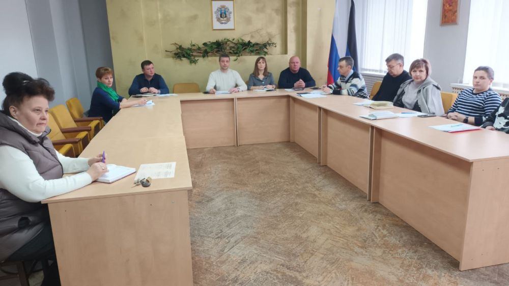 Василий Ткачук: Сегодня, 20 марта, провел аппаратное совещание в администрации Калининского района города Донецка