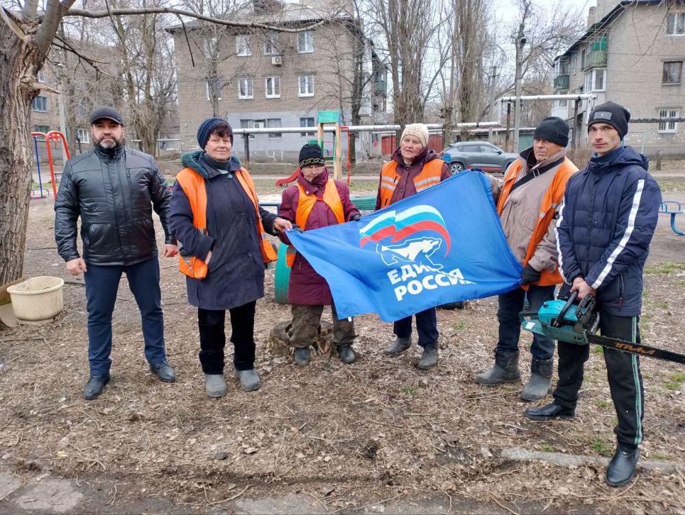 Юрий Будрин: В рамках проведения проекта партии Единая Россия "Городская среда" 21.03.2024 МУП АГД "Кировец" по переулку Журавского проводились работы по уборке и вывозу стихийного навала мусора