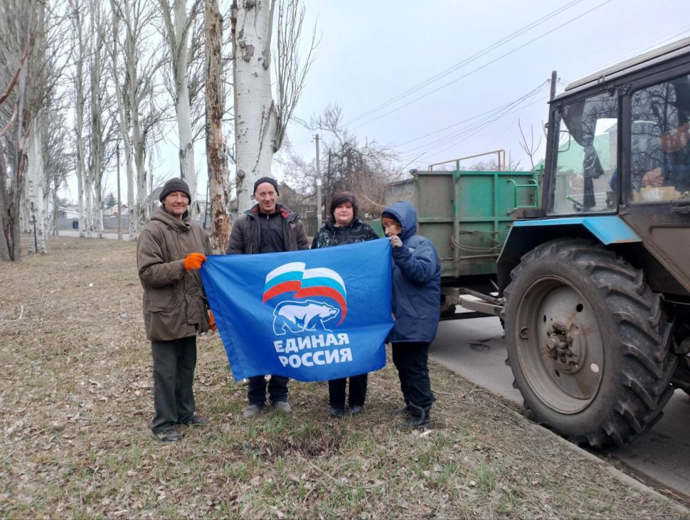 Юрий Будрин: В рамках проведения проекта партии Единая Россия "Городская среда" 21.03.2024 МУП АГД "Кировский зеленстрой" проводились работы по уборке веток и случайного мусора в сквере "Ветеран"