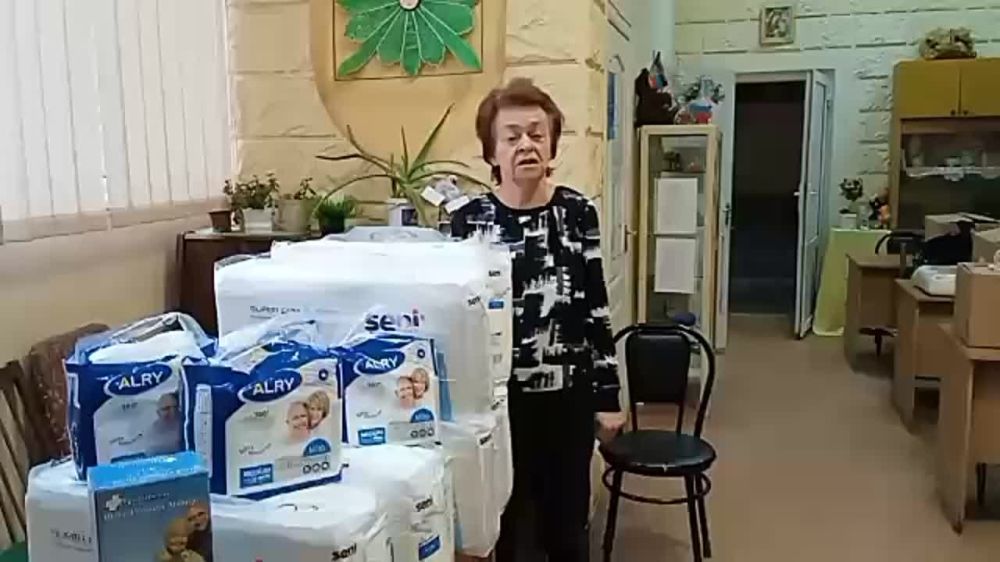 Василий Ткачук: Сегодня, 22 марта, администрация Калининского района г.Донецка передала гуманитарную помощь из города Москва Территориальному центру социального обслуживания (предоставления социальных услуг) Калининского района г.Донецка