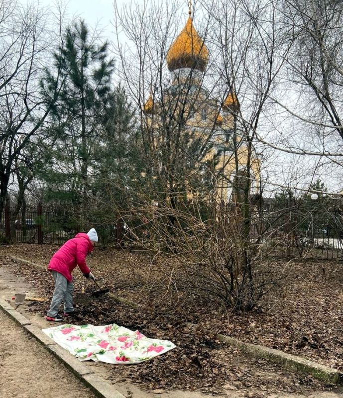 Иван Адамец: Сотрудники организаций, жители Куйбышевского района, присоединились к общегородскому субботнику, Работали слажено и добросовестно