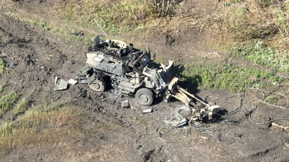 Чингис Дамбиев: Уничтоженный возле н.п. Андреевка Донецкой Народной Республики украинский бронеавтомобиль International MaxxPro американского производства