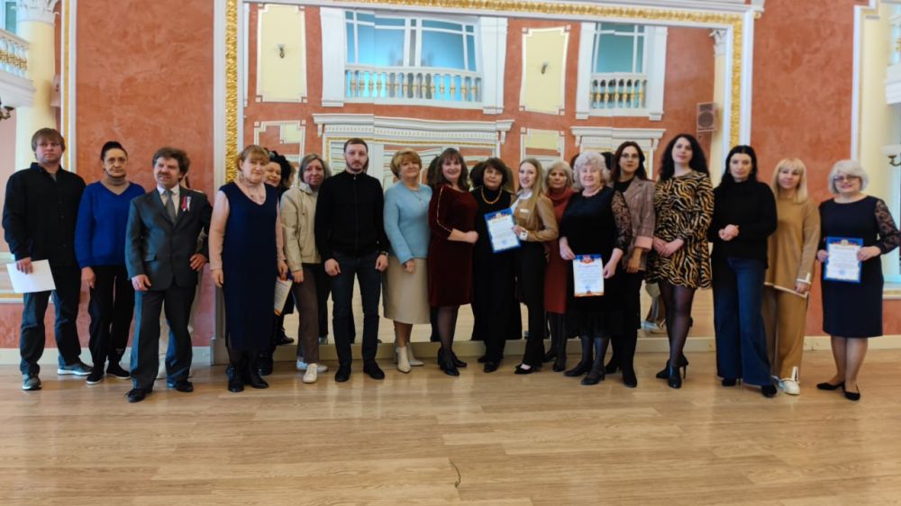 Иван Адамец: В Куйбышевском районе состоялась встреча первого заместителя главы районной администрации Марины Нечаевой и заместителя главы администрации района Инны Бондаренко с трудовым коллективом МБУ "Дворец культуры им. В.В. Куйбышева г.Донецка"