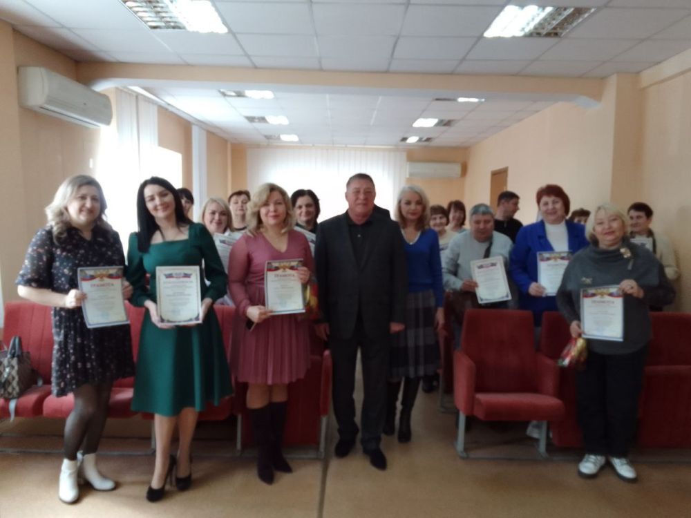 С песней по жизни. Сегодня, 25 марта глава администрации Кировского района Юрий Будрин поздравил работников культуры с профессиональным праздником -Днём работников культуры