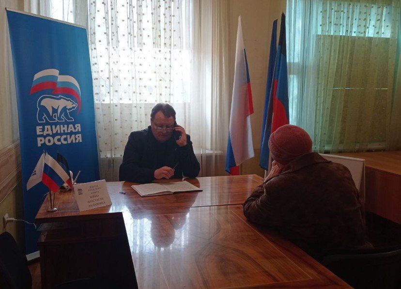 Сегодня, в общественной приемной партии "Единая Россия" Киевского района г. Донецка, глава администрации Киевского района г. Донецка Валентин Левченко провел прием граждан