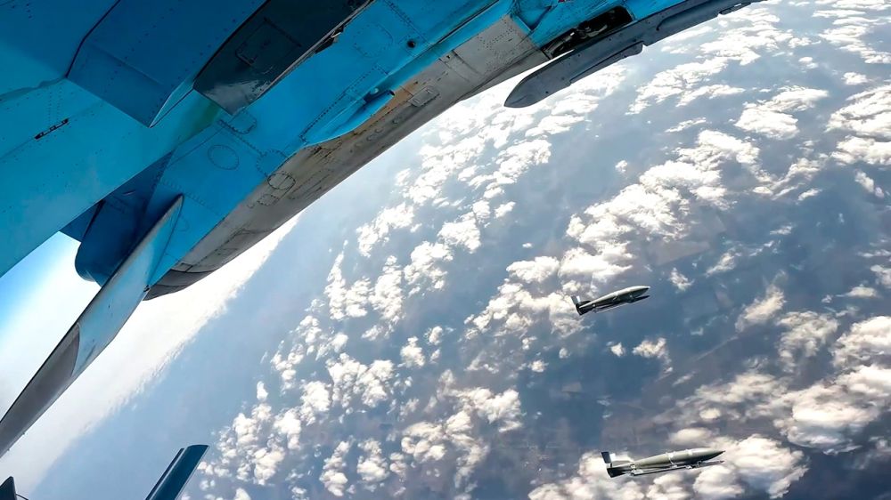 Су-34 сбросили планирующие бомбы на противника на Южно-Донецком направлении