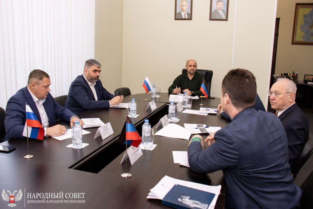 Алексей Дорофеев: Принял участие в рабочем совещании для руководителей фракций политических партий в Народном Совете Донецкой Народной Республики
