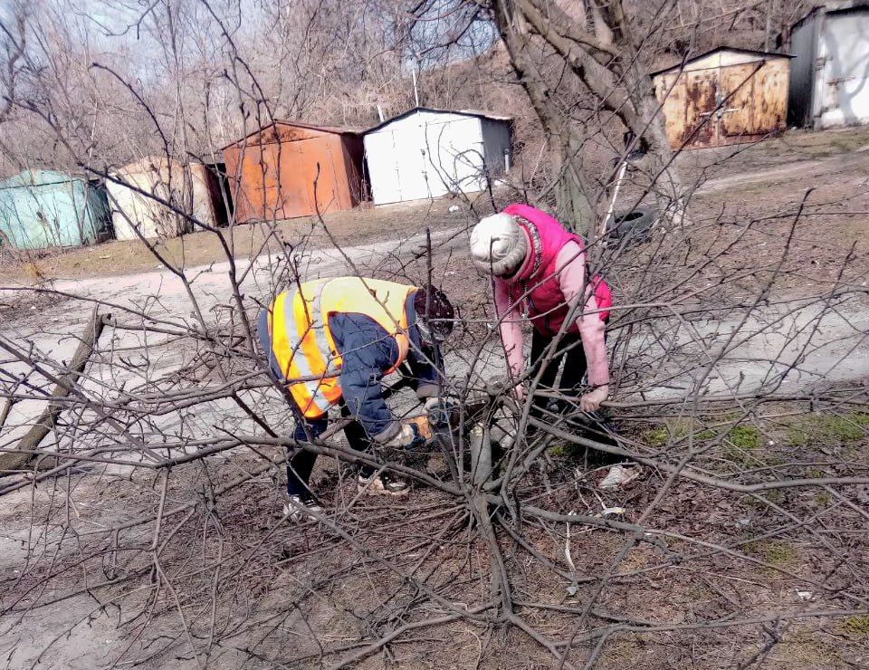 Иван Адамец: Силами МУП АГД "УК Куйбышевского района" проводятся работы по благоустройству придомовой территории