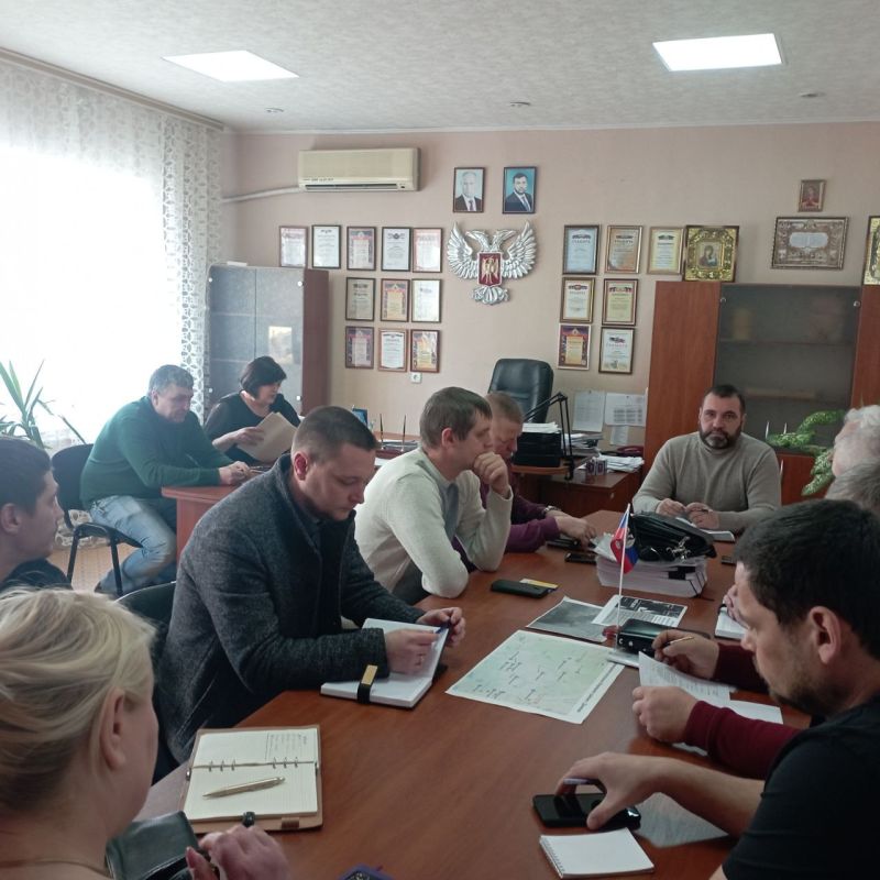 Юрий Будрин: 27.03.2024 в администрации Кировского района г. Донецка состоялось оперативное совещание заместителя главы администрации Кировского района г. Донецка Лазаренко А.С. с руководителями жилищных организаций и коммунальных предприятий района