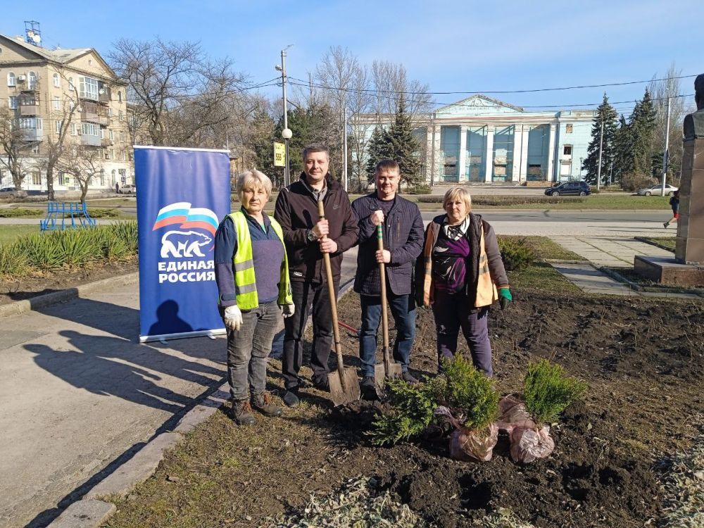 Василий Ткачук: Сегодня, в рамках двухмесечника по благоустройству, с заместителем главы администрации городского округа...