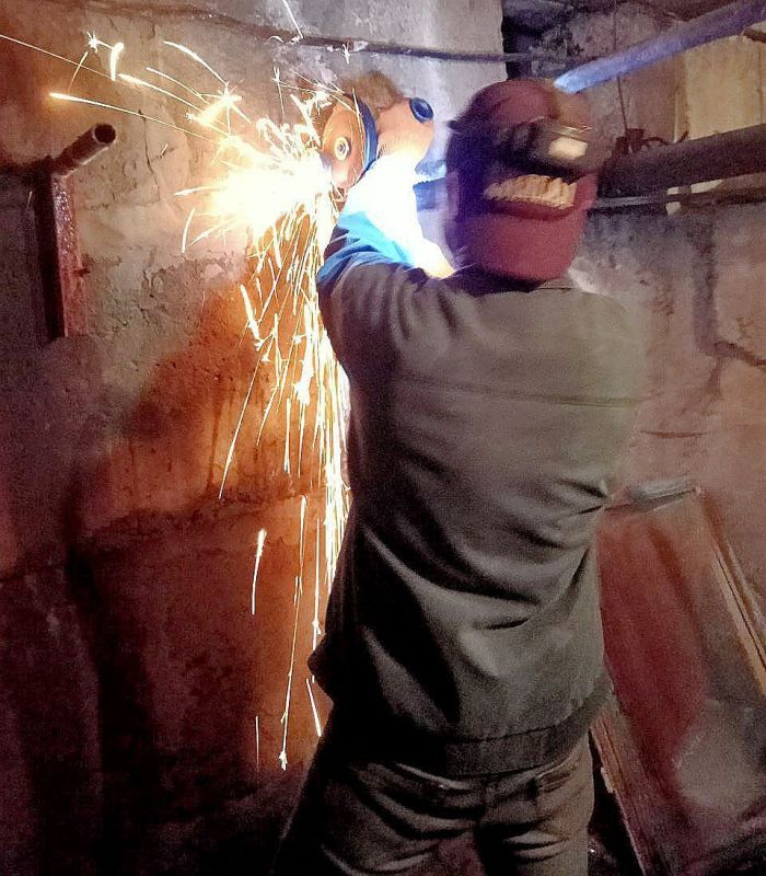 Иван Адамец: В Куйбышевском районе специалисты МУП АГД "УК Куйбышевского района" продолжают работу по устранению аварийных ситуаций в жилом фонде