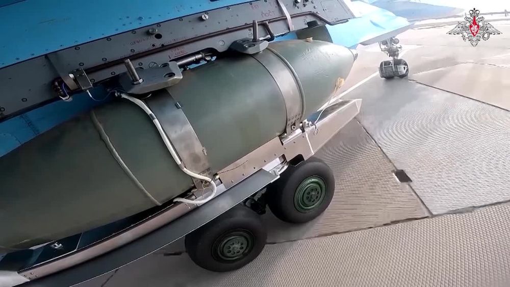 Борис Рожин: Экипажи Су-34 нанесли удар по командному пункту и живой силе противника на южно-донецком направлении