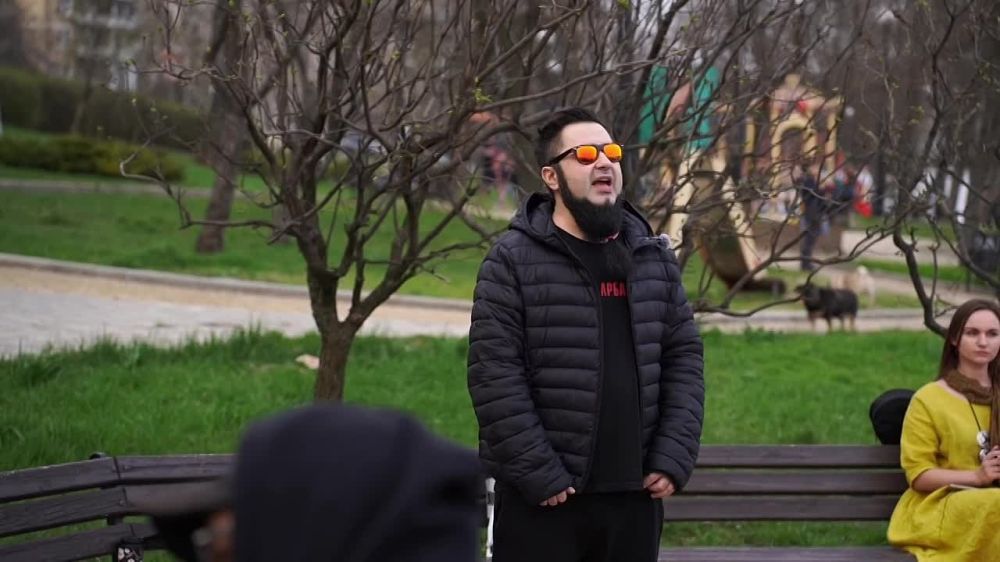 Аким Апачев выступил в память о Владлене Татарском