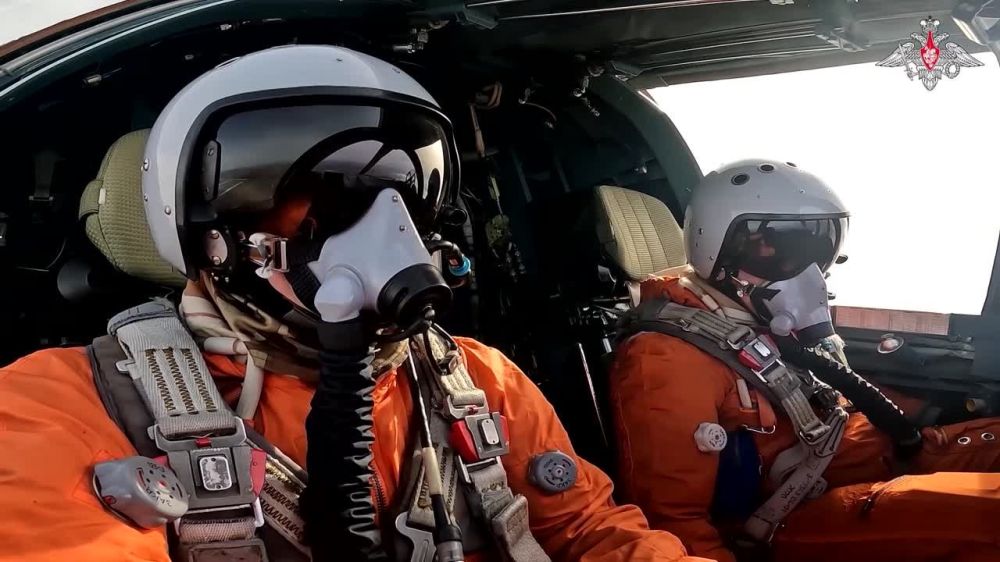 Борис Рожин: Экипажи Су-34 нанесли удар по командному пункту и живой силе противника