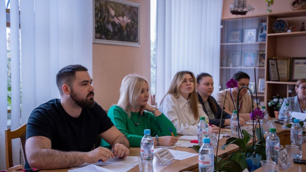 Елена Рязанцева: В Пролетарском районе города Донецка состоялась рабочая встреча с заместителем Министра молодежной политики Донецкой Народной Республики – Денисом Шимановским