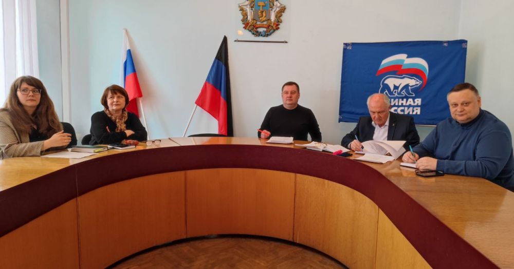 Иван Адамец: Сегодня, 3 апреля, в администрации Куйбышевского района г. Донецка состоялось аппаратное совещание под руководством главы администрации Ивана Адамца