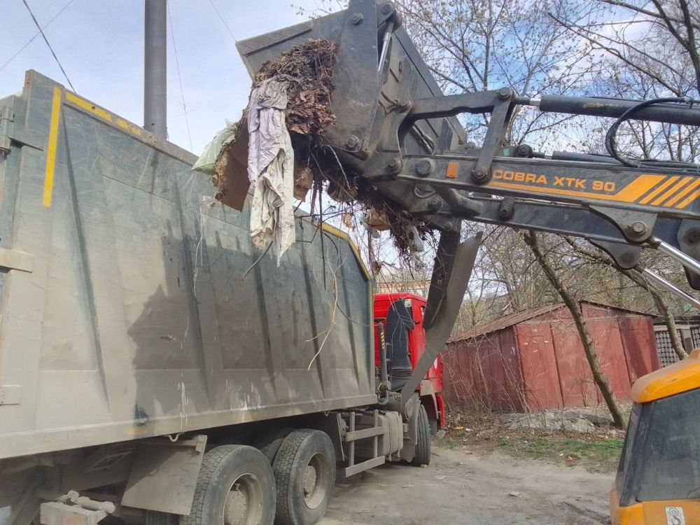 Василий Ткачук: Сегодня администрацией Калининского района г. Донецка, МУП АГД "Управляющая компания Калининского района...