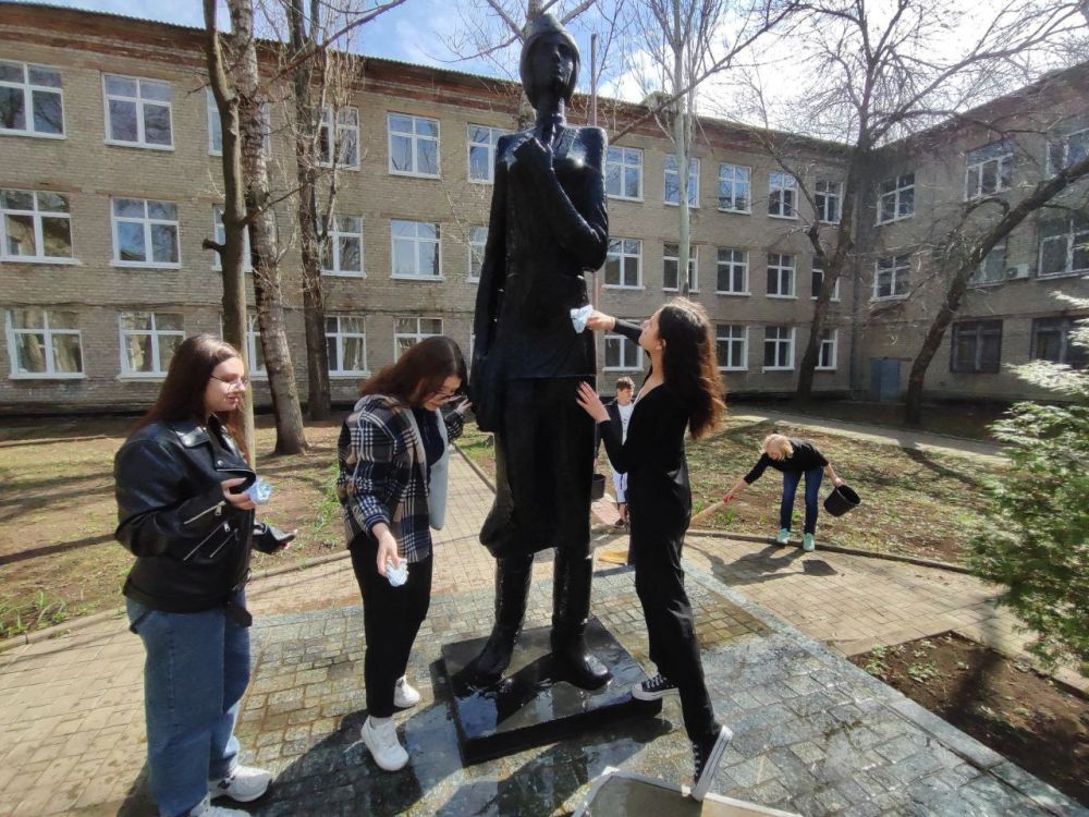 Василий Ткачук: Сегодня, 5 апреля, в рамках подготовки к празднованию 79-й годовщине Победы в Великой Отечественной войне в Калининском районе города Донецка состоялась акция «Будем помнить»