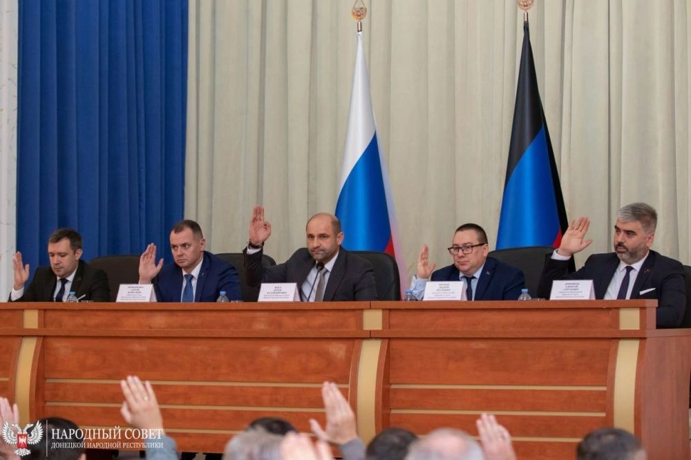 Алексей Дорофеев: 5 апреля прошло очередное пленарное заседание Народного Совета Донецкой Народной Республики, на котором депутаты: