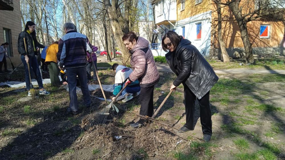 Василий Ткачук: Администрация Калининского района выражает благодарность всем, кто принял участие сегодня в общегородском субботнике!