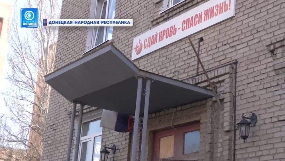 Сдай кровь — спаси жизнь! Александр Малькевич и Артем Жога присоединлись к донорскому марафону в Донецке