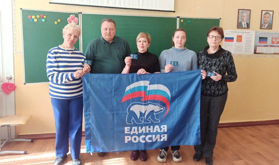 Сегодня, 9 апреля, глава администрации Киевского района Валентин Левченко провел встречу с трудовым коллективом МБОУ «Школа № 54 г. Донецка»