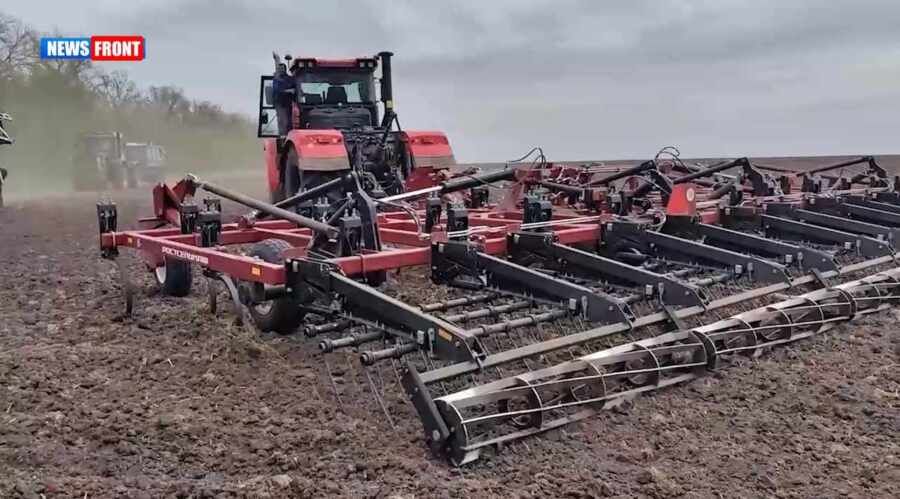 Пушилин ознакомился с ходом посевной кампании в Республике