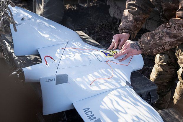 В Горловке за Дворцом культуры упал украинский дрон