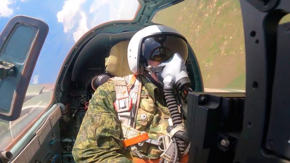 Экипажи Су-25 поразили украинскую технику на Донецком направлении