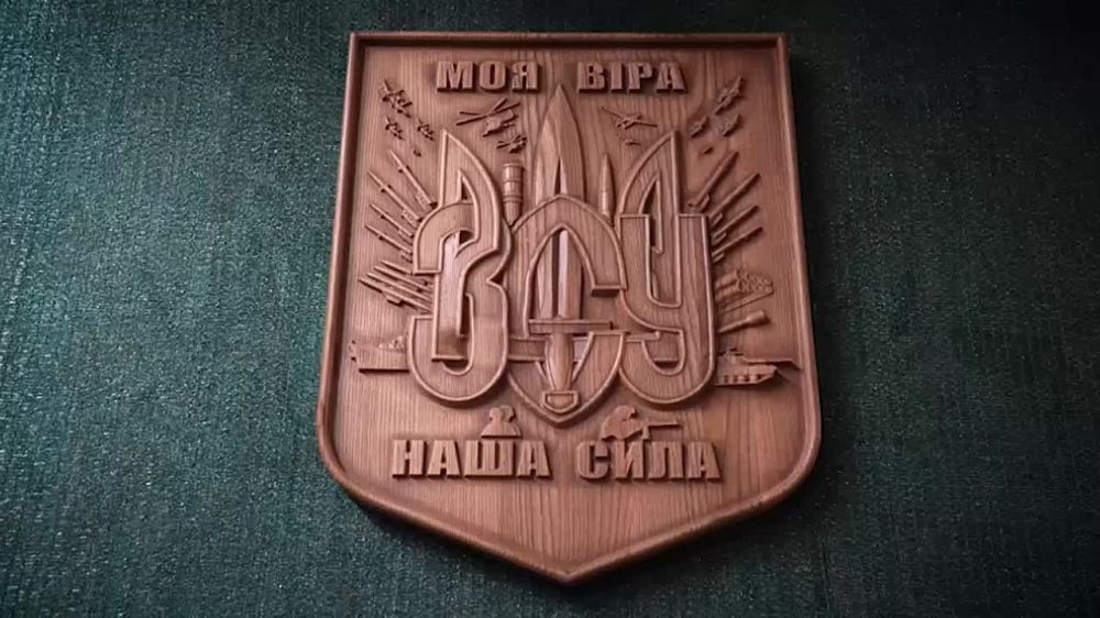 Владимир Зеленский сообщил в своем Telegram-канале, что посетил командный пункт 41-й отдельной механизированной бригады ВСУ, которая находится в Часов Яре