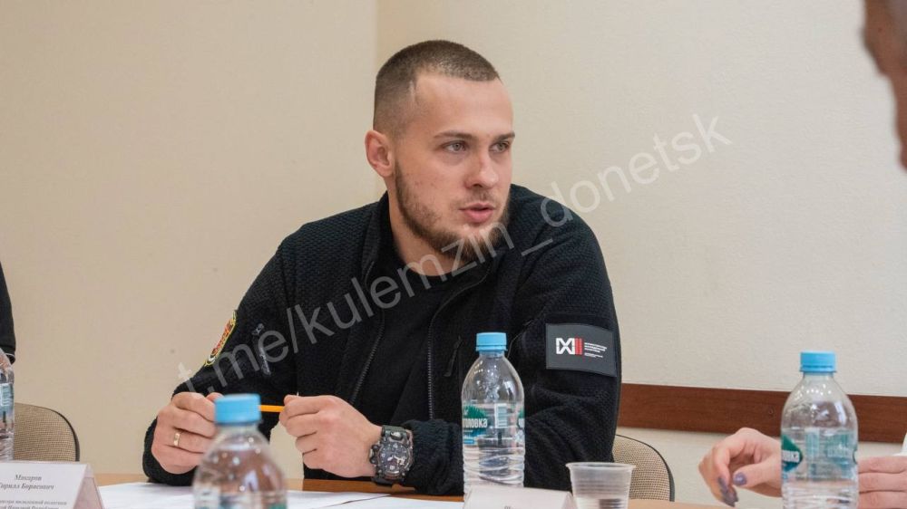 Алексей Кулемзин: Совместно с и.о. министра молодёжной политики Кириллом Макаровым и представителями молодёжных организаций Донецка в администрации города прошло совместное совещание, в ходе которого обсуждались насущные вопросы молодёжной политики