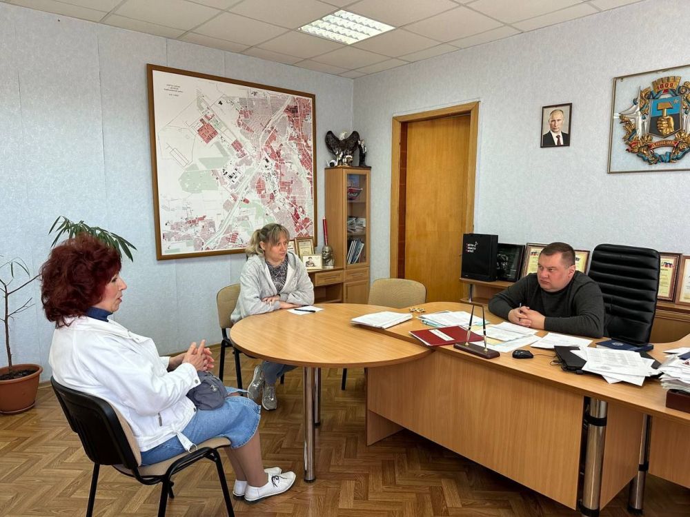 В понедельник, 22 апреля, руководитель Управы Куйбышевского внутригородского района Администрации городского округа Донецк Иван Адамец провел прием граждан