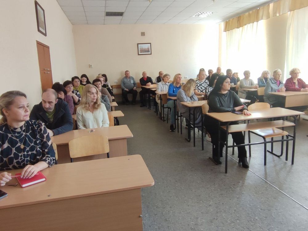 Иван Адамец: В Куйбышевском районе состоялась встреча руководителей района и депутата Донецкого городского совета Сергея Остапенко с трудовым коллективом Донецким финансово- экономического колледжа