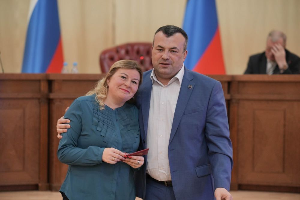 В ходе первого заседания все члены ОП Республики получили Удостоверения члена Общественной палаты Донецкой Народной Республики